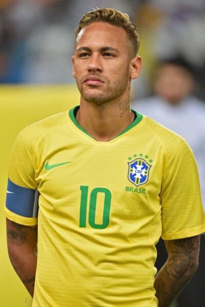 强队横插一 强队横插一